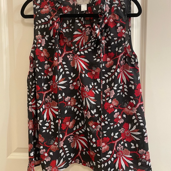 Black with red floral professional tank top - Size M - Picture 1 of 2